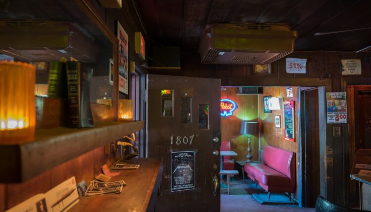 12 best dive bars in Dallas