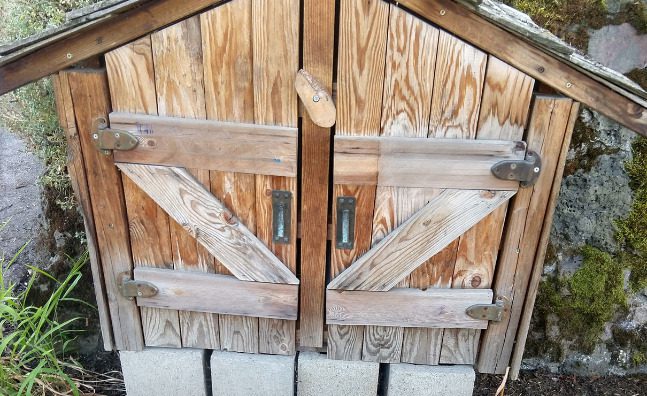 A blessing box set up for mutual aid
